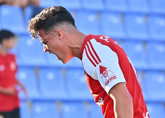 El Murcia, con un gol de Jorge Yriarte, vence al Intercity en el Rico Pérez y continúa siendo segundo en la Primera RFEF
