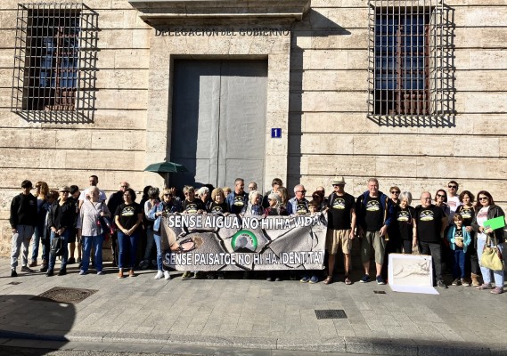Salvem la Vall se concentra para instar a 