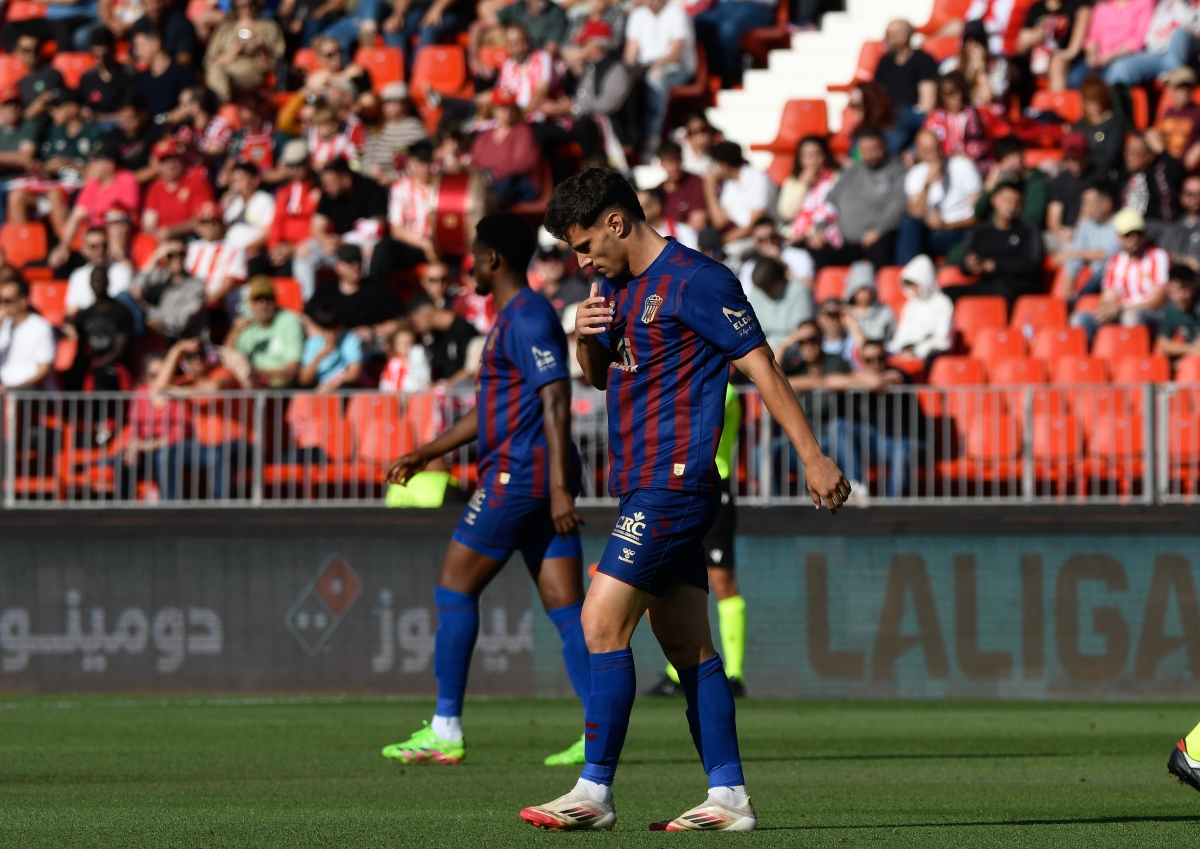 El Eldense sucumbe en Almería y queda a resbalón y medio del descenso a Primera Federación