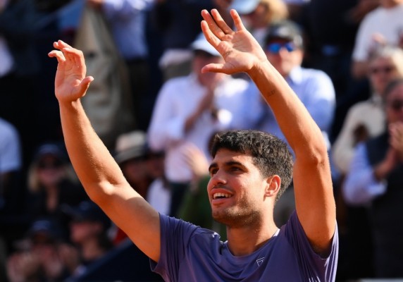 Alcaraz cumple 22 años mirando a los ojos a los más ganadores de la historia a su edad