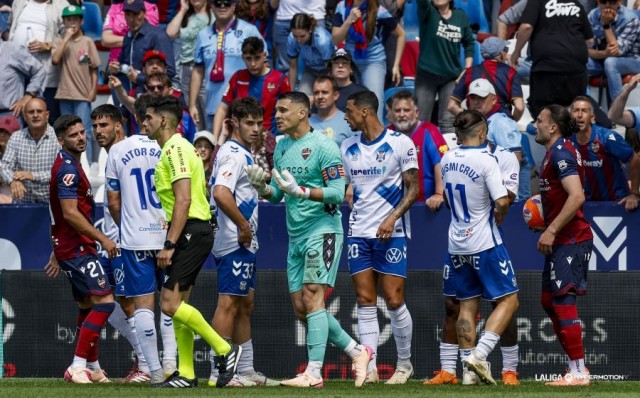 El Levante lamenta los cánticos de parte de su afición al Tenerife por su posible descenso