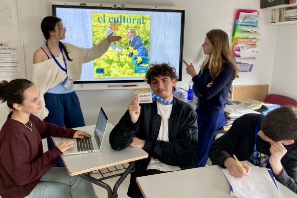 Periodismo en las aulas: alumnos de la Vega Baja de Alicante editan sus publicaciones para reivindicar la libertad de expresión