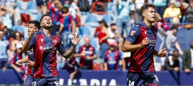 Cabello será baja en Elche, adonde el Levante viajará con cinco apercibidos