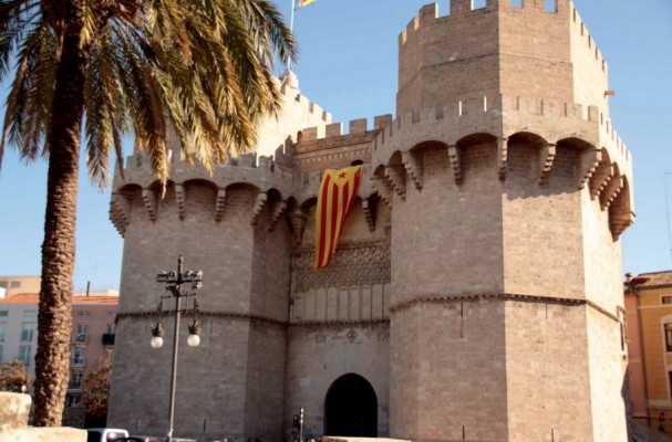 El PP exige explicaciones a Ribó por la estelada en las Torres de Serranos