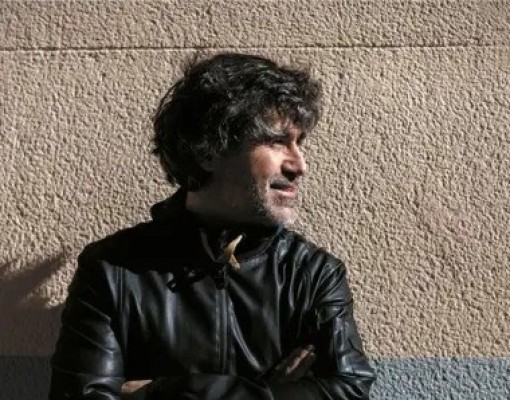El periodista Pedro Simón se estrena en las 'Veladas literarias' con su novela 'Peligro de derrumbe'