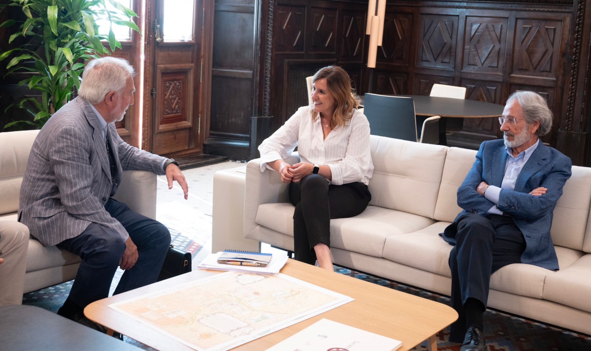 Reunión entre los responsables de Rain Forest y la alcaldesa de València.