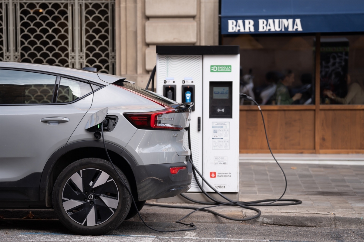 Las matriculaciones de turismos eléctricos suben un 75% en abril, hasta las 7.003 unidades
