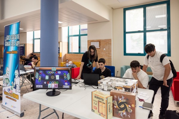 IA en la UJI: estudiantes crean un concurso sobre 'bots' capaces de competir en juegos de cartas