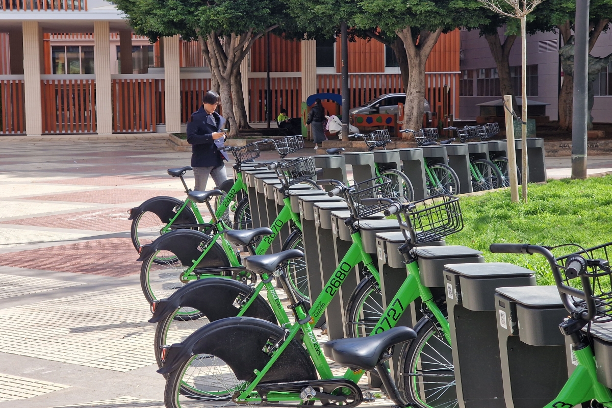 Bancada del Bicicas en la plaza Juez Borrull.