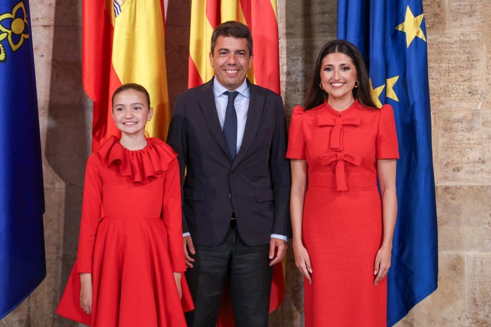 Carlos Mazón recibe a les Belleses del Foc 2025 y a sus damas de honor