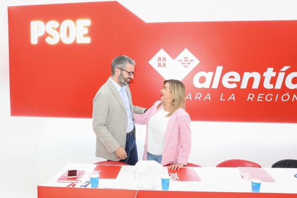 Carmina Fernández coge el relevo de Vélez y es elegida nueva portavoz del PSOE en la Asamblea