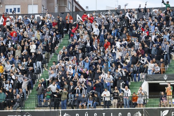 La afición del Castellón vuelve a agotar los abonos: 13.720 carnets vendidos