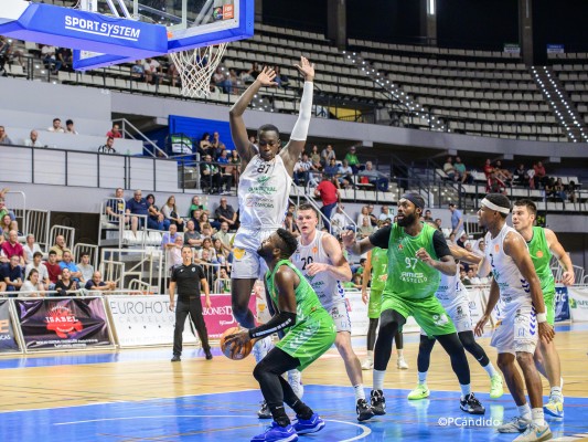 El Amics Castelló rompe su racha negativa con una cómoda victoria ante el Cantabria (89-68)
