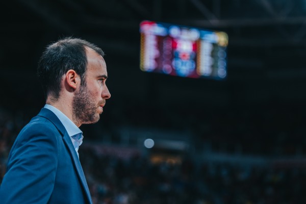 Bernat Canut renueva como entrenador del Hozono Jairis, al que hizo campeón de la Copa de la Reina
