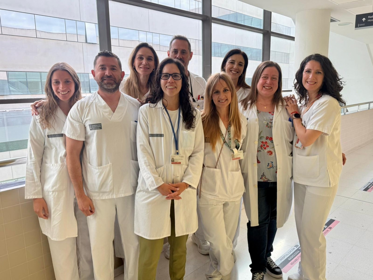 El Hospital Universitario de Torrevieja se suma al Día Mundial del Asma con un punto informativo