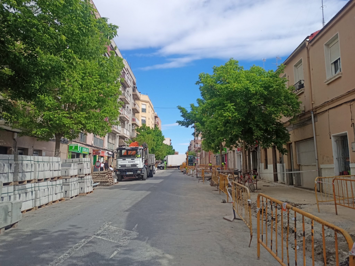 La reforma de Ausiàs March en Elche finalizará en un mes; el retén de policía de Carrús, durante mayo