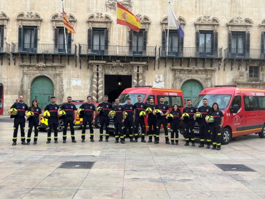 Alicante incorpora 15 bomberos interinos y eleva a 175 su plantilla global en plena negociación sindical
