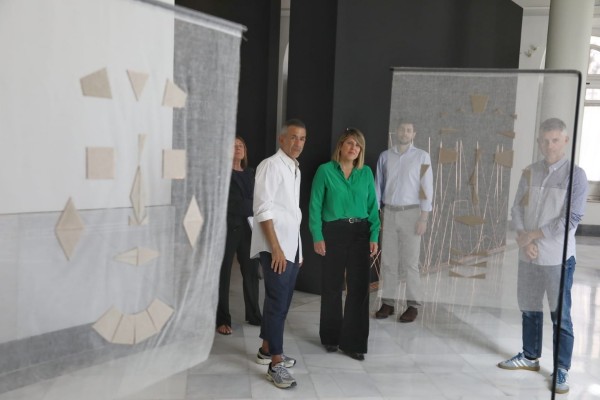 El lenguaje propio de Pividal vuelve a Cartagena tras 25 años: el artista cartagenero expone en el Palacio Consistorial