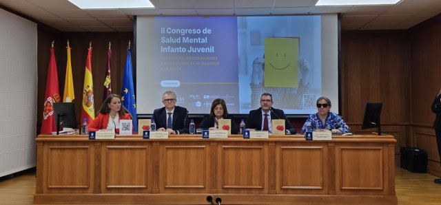 Enrique Ayuso (Hefame) presenta una recopilación científica que aborda los problemas de salud mental en niños y jóvenes