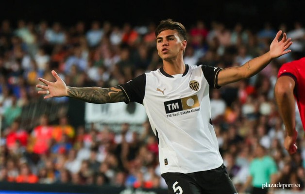 Enzo Barrenechea sigue al margen en el Valencia