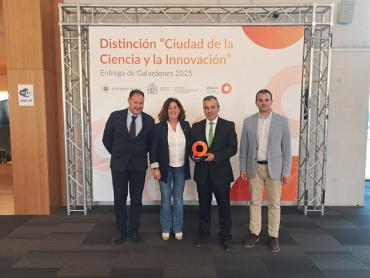 Aspe recibe el galardón “Ciudad de la Ciencia y la Innovación” en Reus