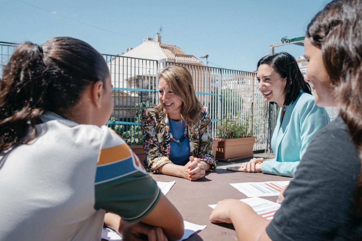 Carrasco y España, recogiendo las propuestas de los alumnos.