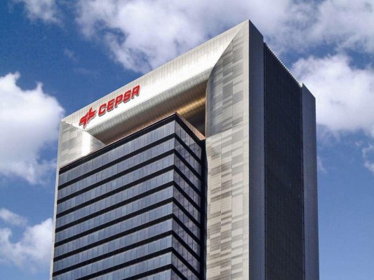 Cepsa congela sus inversiones en España por el impuesto extraordinario 
