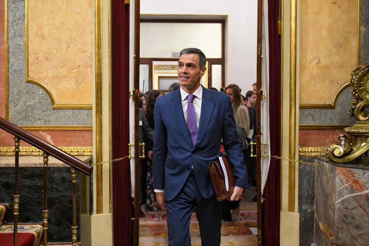 El presidente del Gobierno, Pedro Sánchez, llega a una sesión plenaria. - Foto: FERNANDO SÁNCHEZ/EP