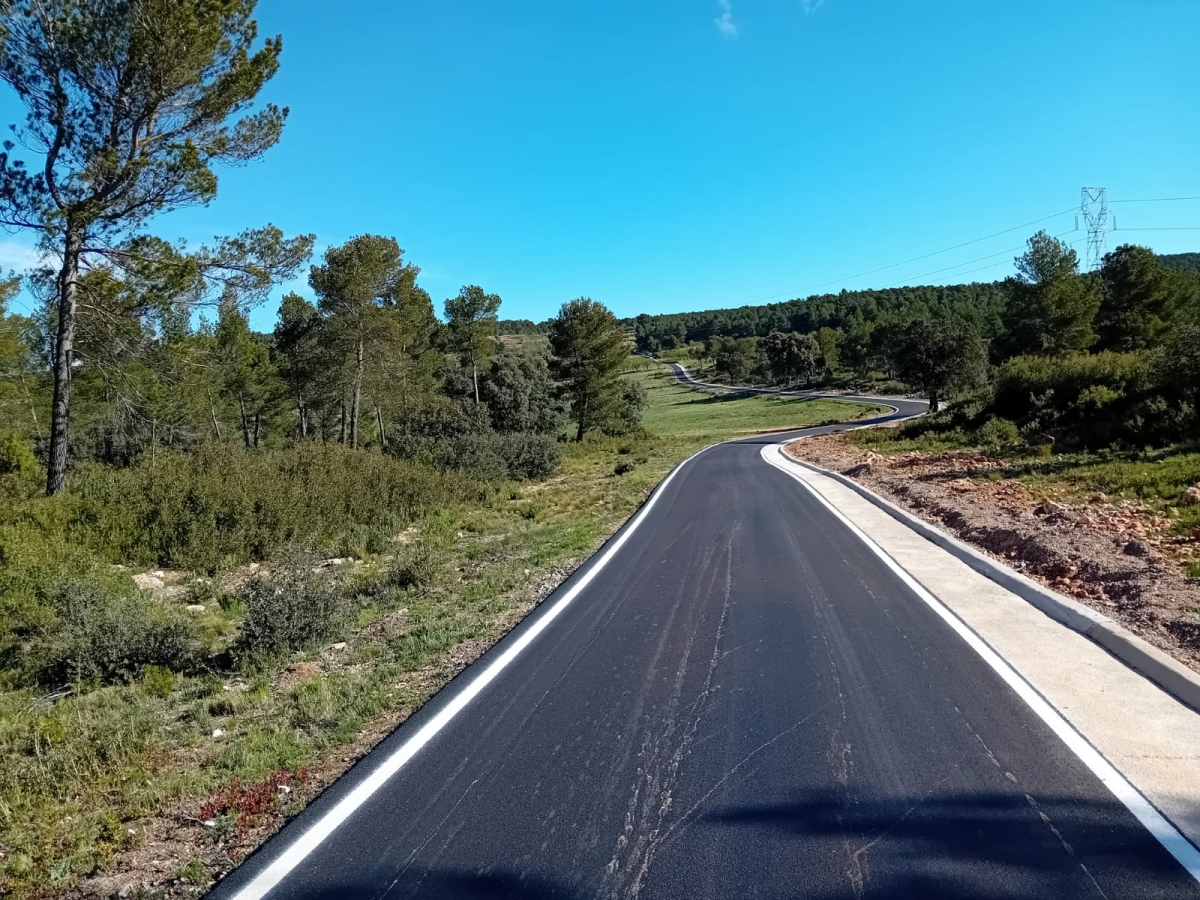 Mejora de los accesos en el camino de la Font de la Figuera a Navalón. - Foto: DIVAL