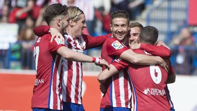 El Atlético golea al Granada y sigue a la 'caza' del Barça