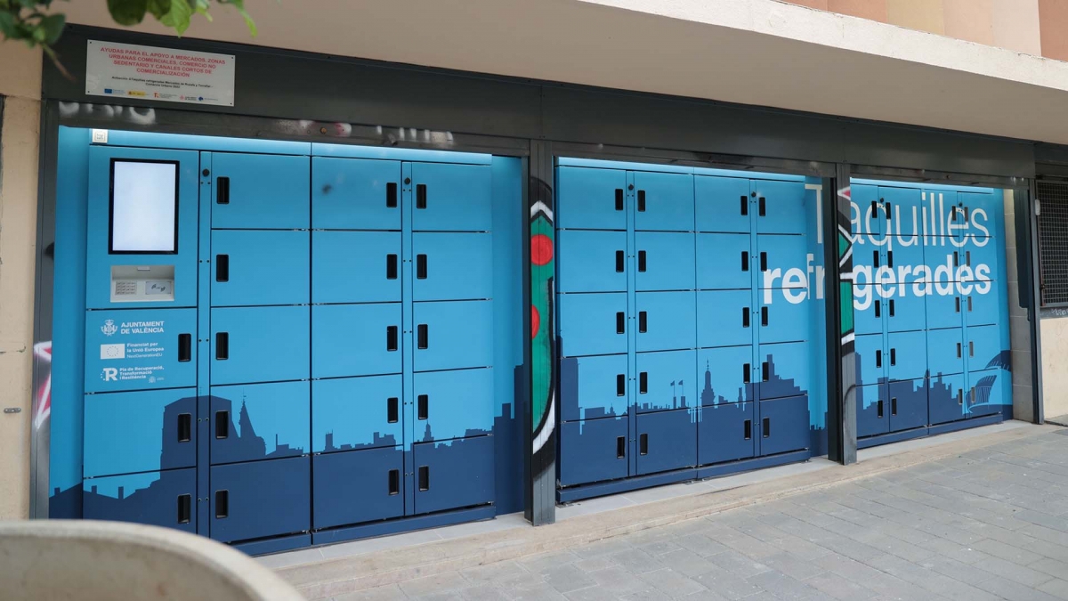Los mercados de Torrefiel y Russafa estrenan las taquillas refrigeradas para la recogida de compras