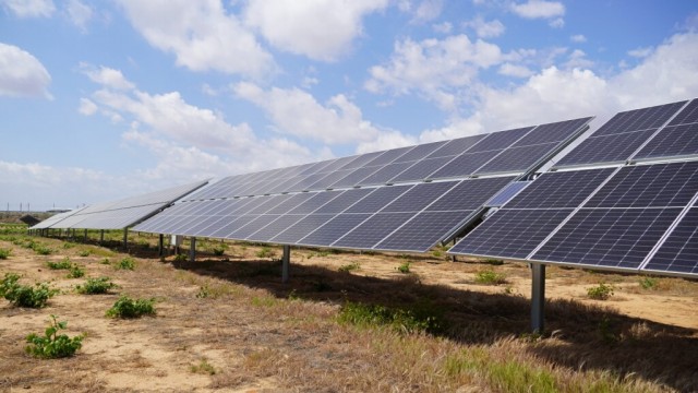 La Comunitat cumple solo con el 8% de su objetivo fotovoltaico para 2030: al ritmo actual tardaría 258 años 