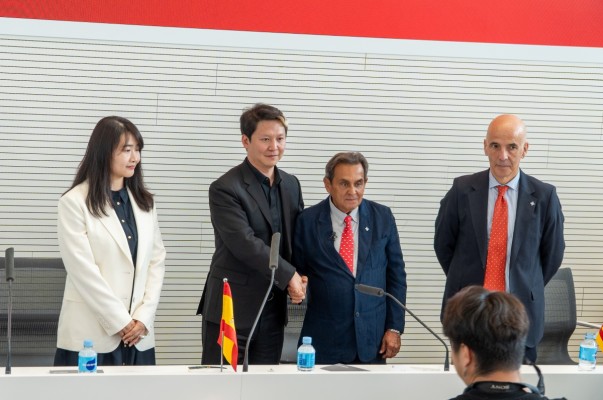  Sesderma entra en el mercado chino de la mano de la distribuidora Wanjing Group