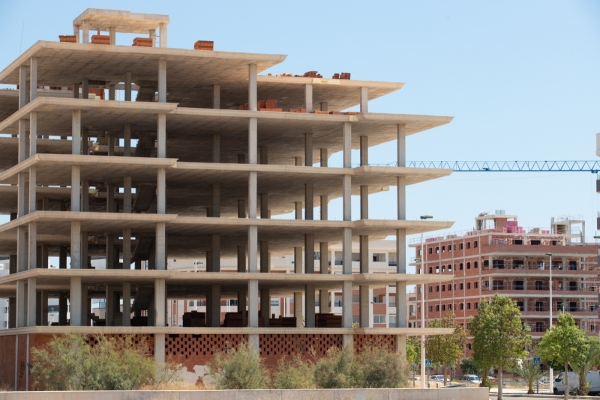 La provincia de Alicante inicia hasta junio 4.980 viviendas y solo la Vega Baja crece desde 2024
