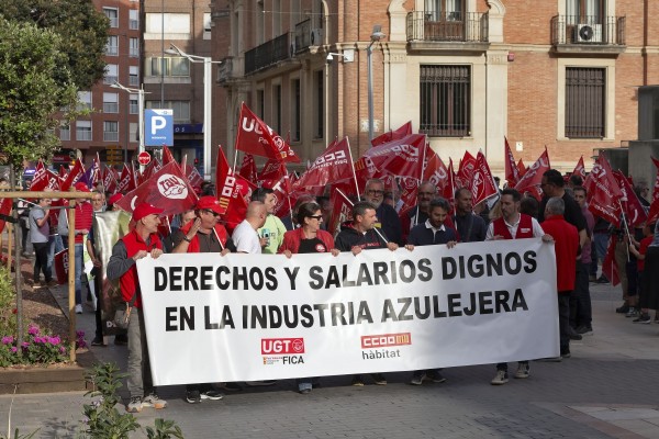 Los sindicatos del azulejo se manifiestan contra 