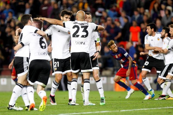 El VCF recupera su orgullo en el Camp Nou demasiado tarde