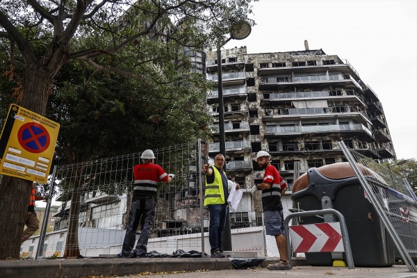 El desescombro del edificio incendiado de Campanar está ejecutado ya al 25%