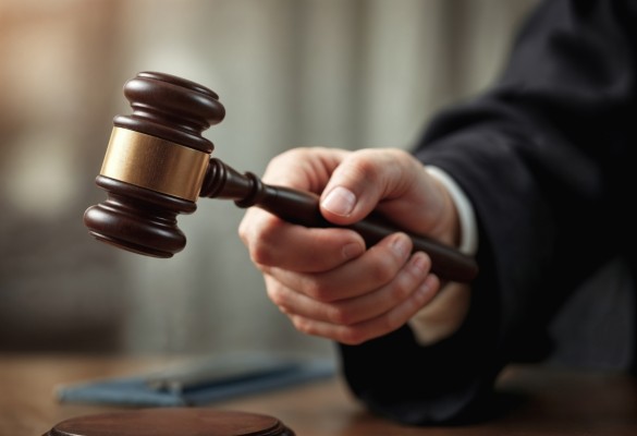 La mayoría de españoles cree que la Justicia favorece a los políticos y no es imparcial cuando les juzga