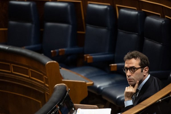 Economía decidirá en los próximos días si eleva al Consejo de Ministros la opa del BBVA
