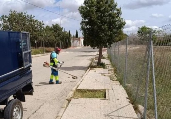 Murcia activa un plan especial de retirada de maleza de la vía pública