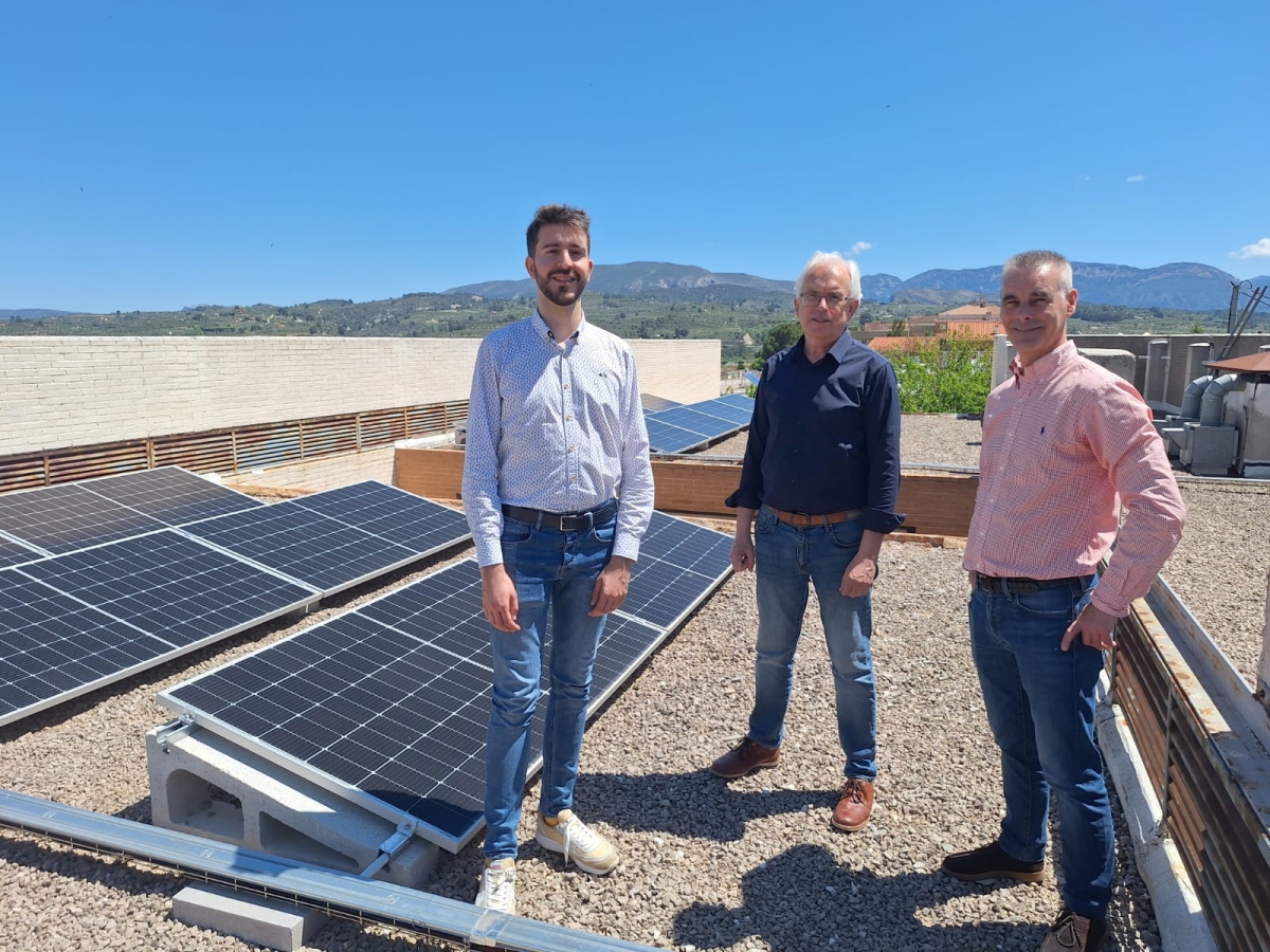 Cocentaina prevé ahorrar 70.000 euros al año en la factura eléctrica tras instalar 66 placas solares