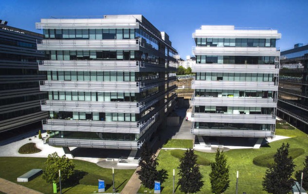 La socimi Axiare compra cuatro medianas comerciales en Almería