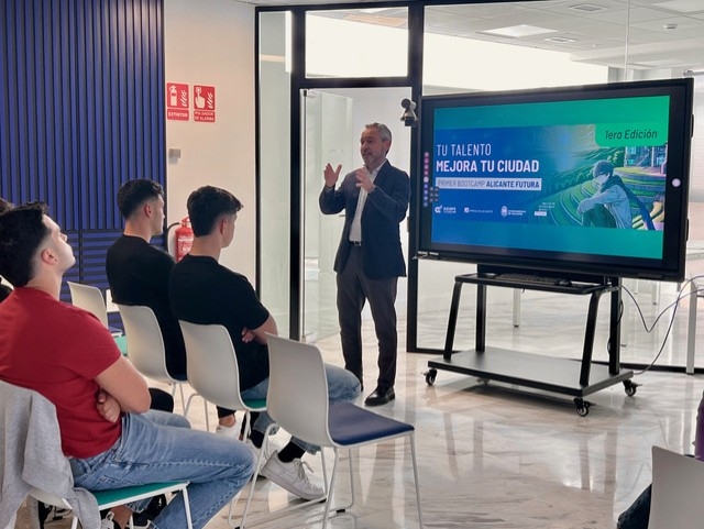 Impulsalicante promueve el talento joven y la formación en tecnologías con Alicante Futura Lab