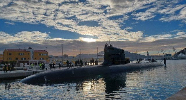 Los submarinos de la Armada incorporan dispositivos fumígenos y luminosos para mejorar la interacción con otras unidades