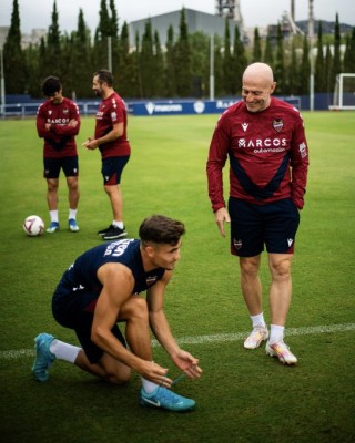Calero prepara la visita al Granada sin los lesionados pero con Oriol Rey
