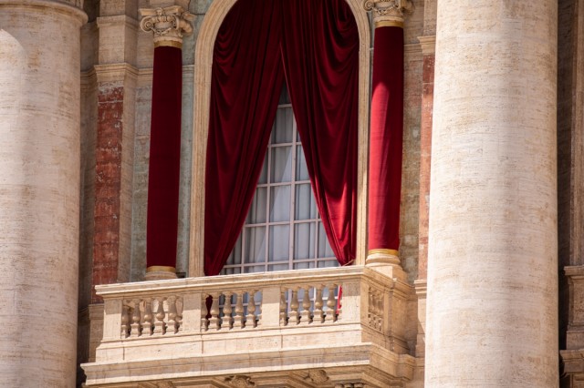 Sale fumata blanca en Roma, hay nuevo Papa