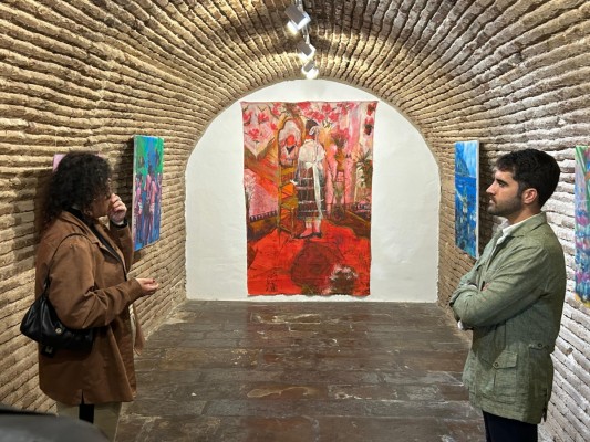 Los artistas Marina Maturana, Borja Cabezas y Alicia Frutos hablan en las Bóvedas del Almudí sobre identidad, nostalgia y belleza