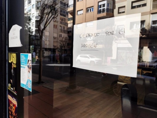 El gasto con tarjeta el día del apagón descendió 40 puntos en zonas afectadas, según BBVA