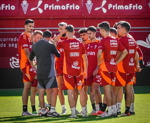 El Real Murcia, que llega líder a la décima jornada del grupo 2 en Primera RFEF, visita al Villarreal B