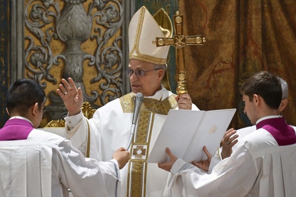 León XIV mantiene provisionalmente en sus cargos a los jefes de la Curia romana y a la gobernadora del Vaticano